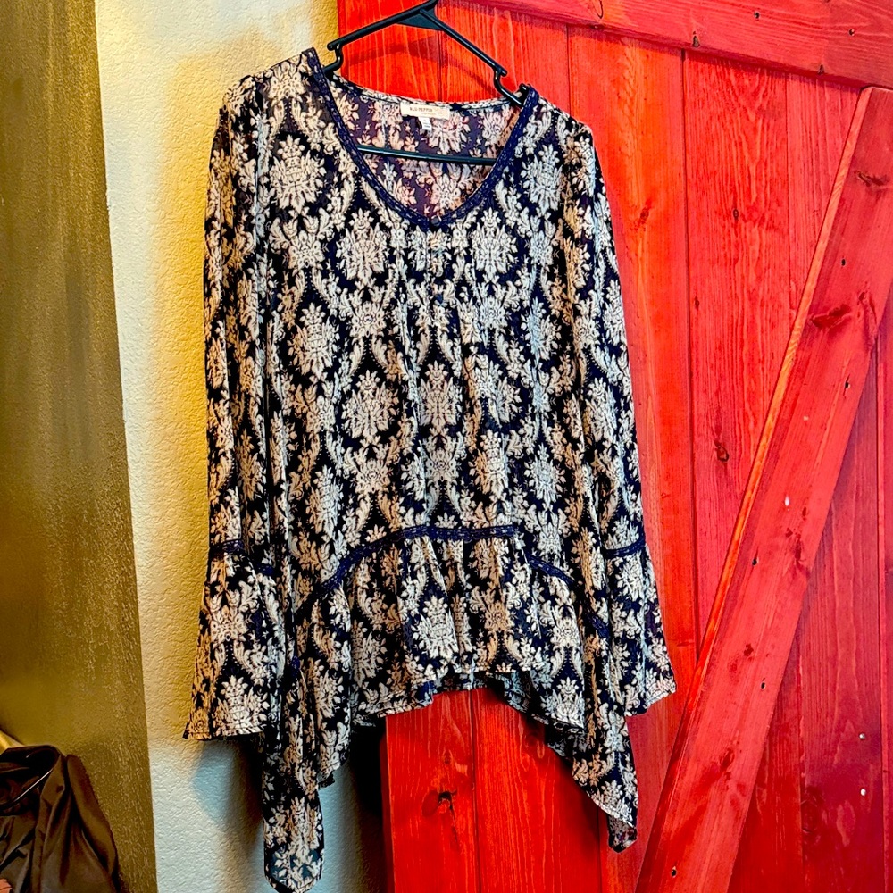Blu Pepper Navy and Cream Floral Blouse